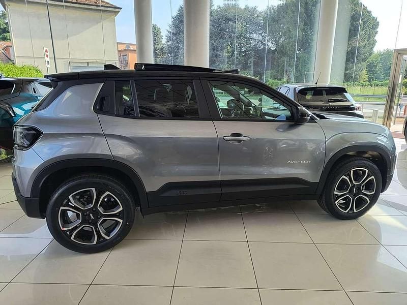 Nuova Jeep Avenger Summit 110 CV (80 kW) 2026 Granite crystal tetto nero SUV