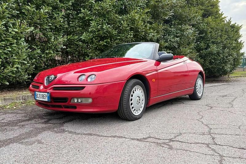 Usata Alfa Romeo Spider 144 CV (105 kW) 1996 Rosso Cabrio