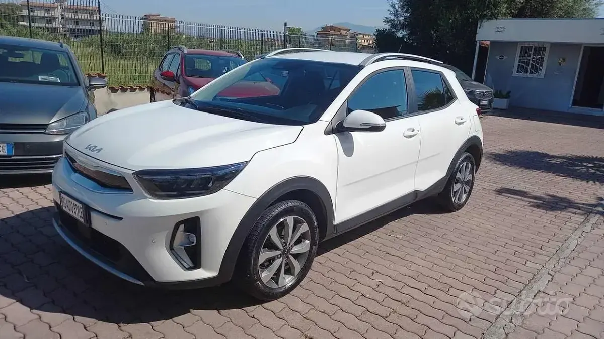Używany Kia Stonic Style 84 KM (61 kW) 2023 Biały SUV