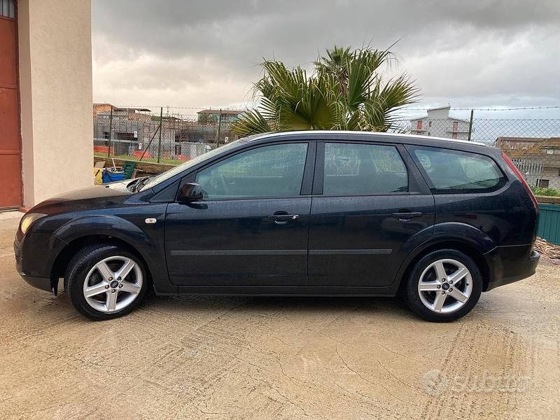 Usata Ford Focus 90 CV (66 kW) 2007 Nero Station wagon