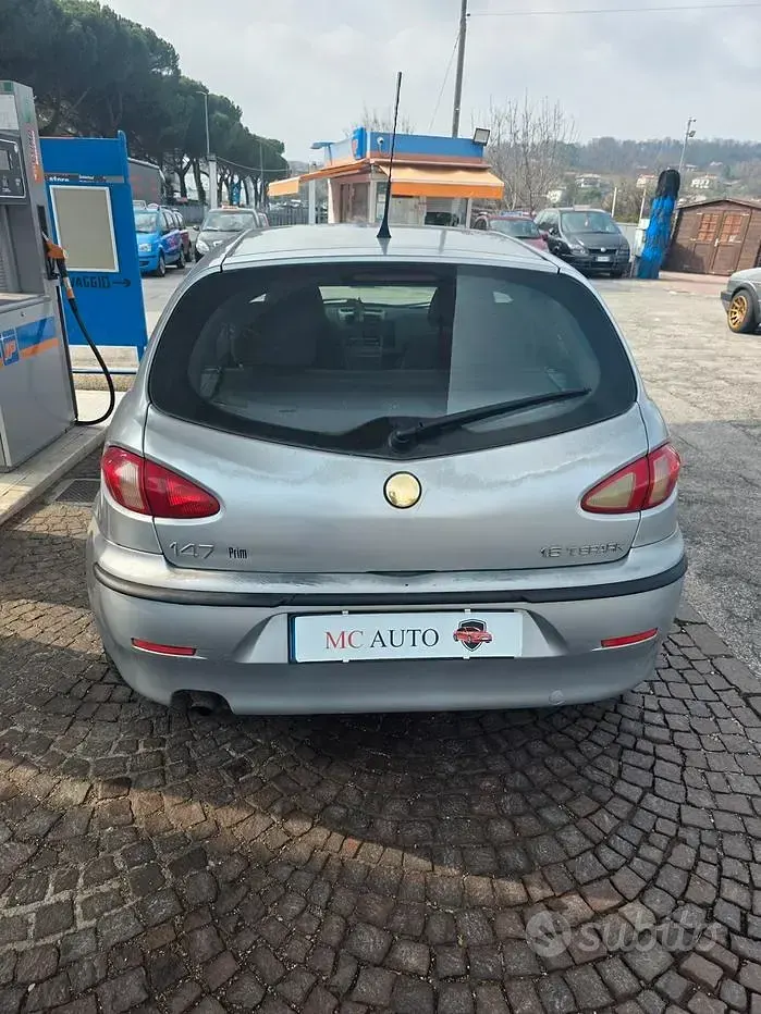 Usata Alfa Romeo 147 120 CV (88 kW) 2001 Argento Utilitaria