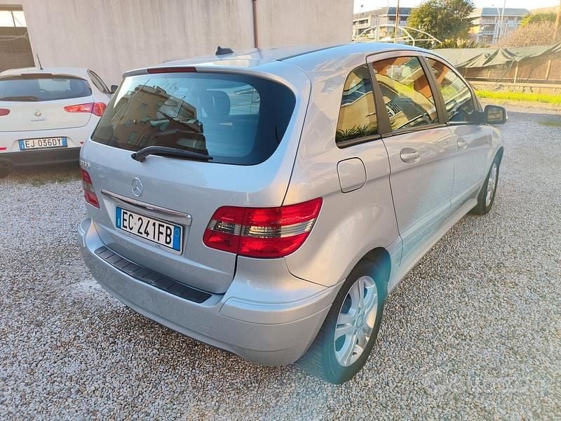 Usata Mercedes B160 Chrome 95 CV (69 kW) 2010 Grigio Monovolume