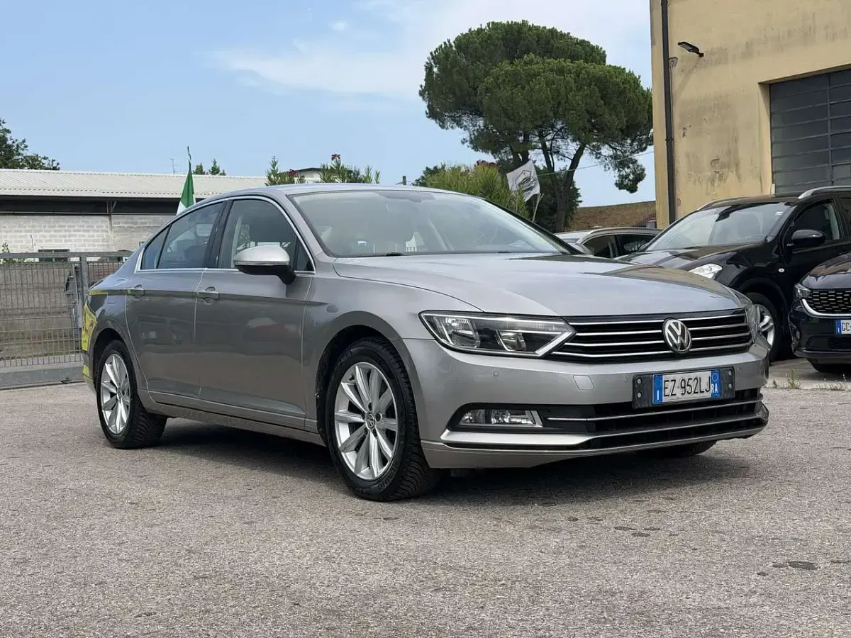 Usata VW Passat Comfortline 150 CV (110 kW) 2015 Grigio Berlina
