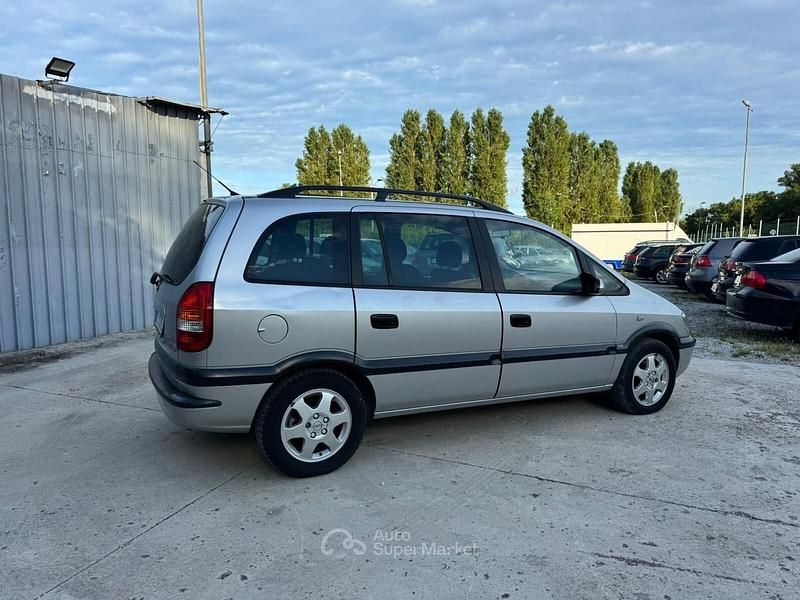 Usata Opel Zafira 116 CV (85 kW) 2000 Argento Monovolume