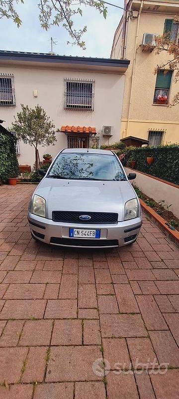 Usata Ford Fusion Collection 68 CV (50 kW) 2004 Grigio Utilitaria