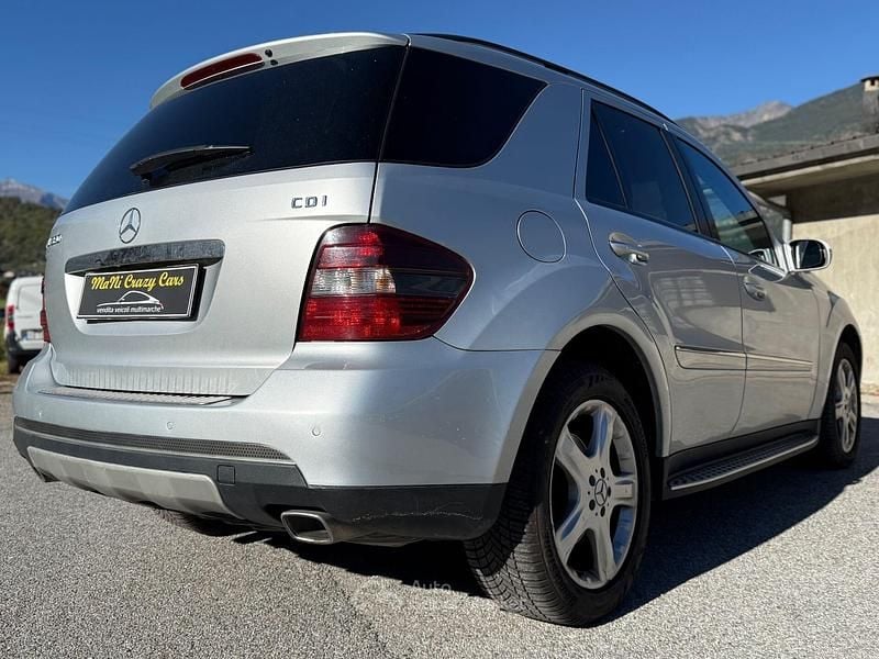 Usata Mercedes ML320 224 CV (164 kW) 2006 Grigio SUV