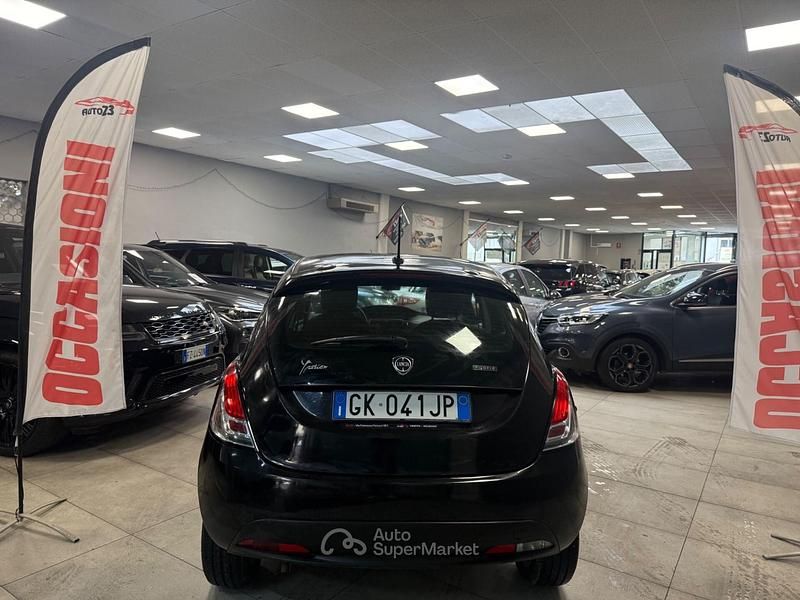 Usata Lancia Ypsilon 69 CV (50 kW) 2022 Nero Utilitaria