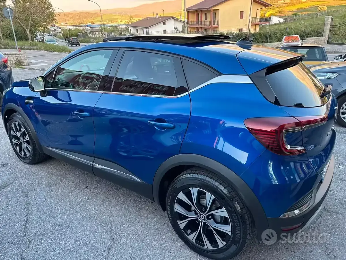Usata Renault Captur 101 CV (74 kW) 2023 Blu SUV
