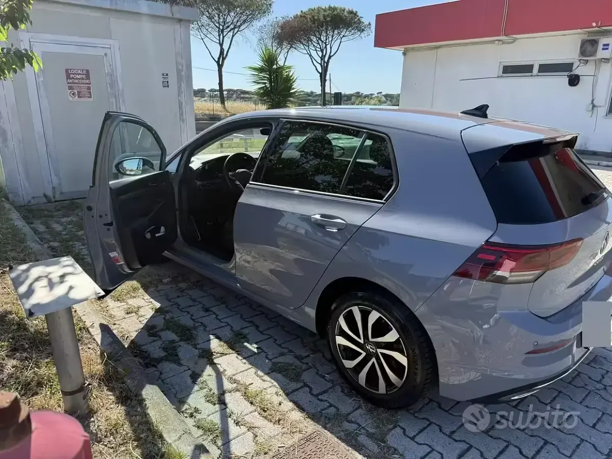Usata VW Golf VIII 131 CV (96 kW) 2023 Grigio Berlina