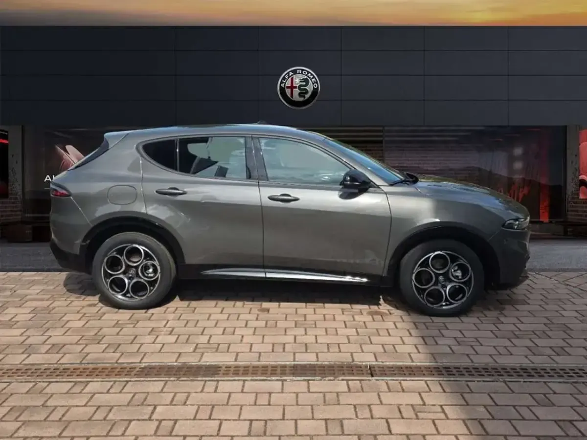 Nuova Alfa Romeo Tonale Sprint 131 CV (96 kW) 2026 Grigio scuro SUV