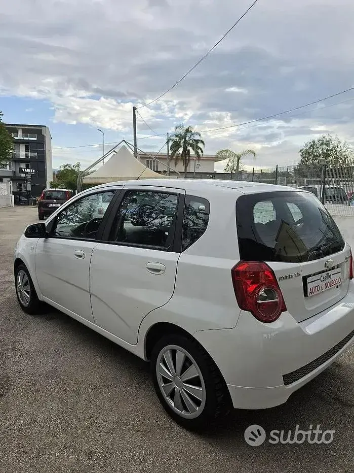 Usata Chevrolet Aveo 84 CV (61 kW) 2011 Bianco Utilitaria