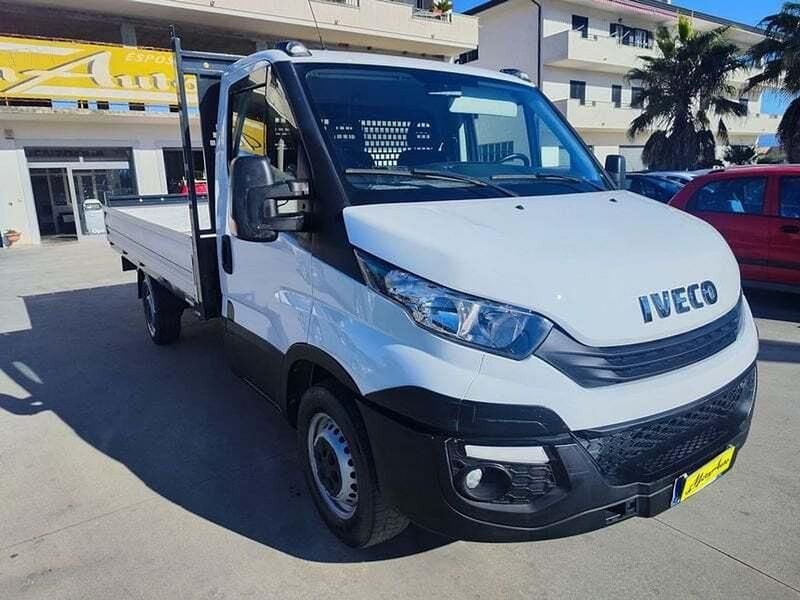 Usata Iveco Daily 136 CV (100 kW) 2017 Bianco Furgone