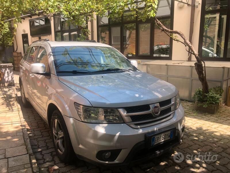 Argento Usata 2013 Fiat Freemont Urban SUV | 5700 € (Buon prezzo) - Immagine 1/4
