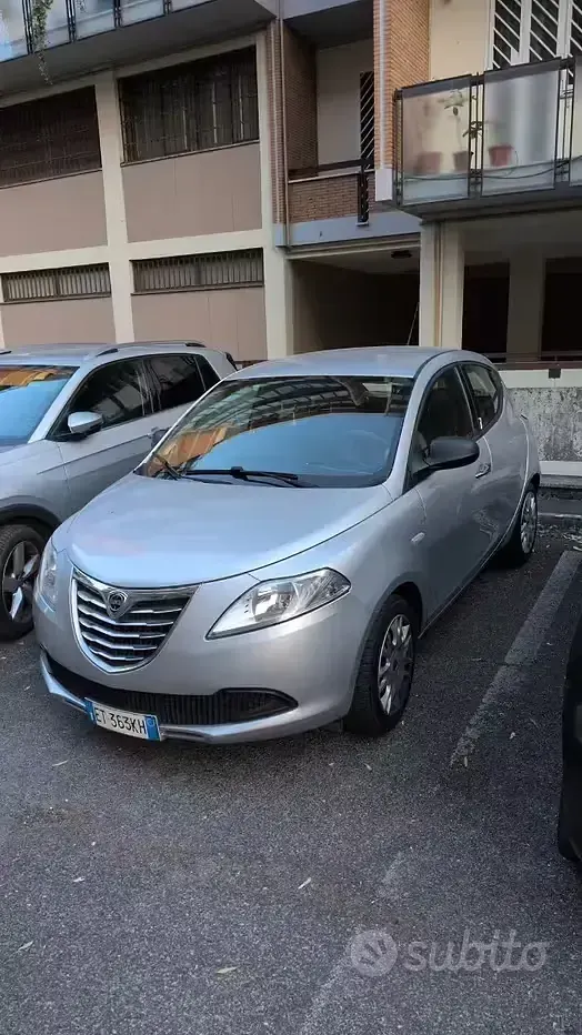 Usata Lancia Ypsilon Platinum 69 CV (50 kW) 2013 Grigio Utilitaria
