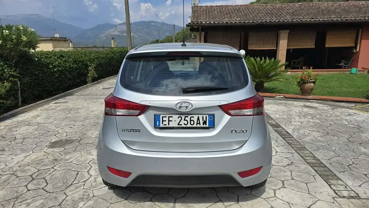 Usata Hyundai ix20 90 CV (66 kW) 2010 Grigio Utilitaria
