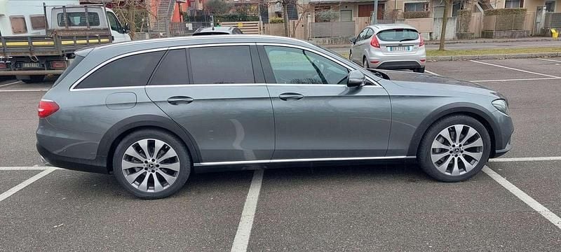 Gebraucht Mercedes E220 All-Terrain 194 PS (142 kW) 2019 Grau Kombi