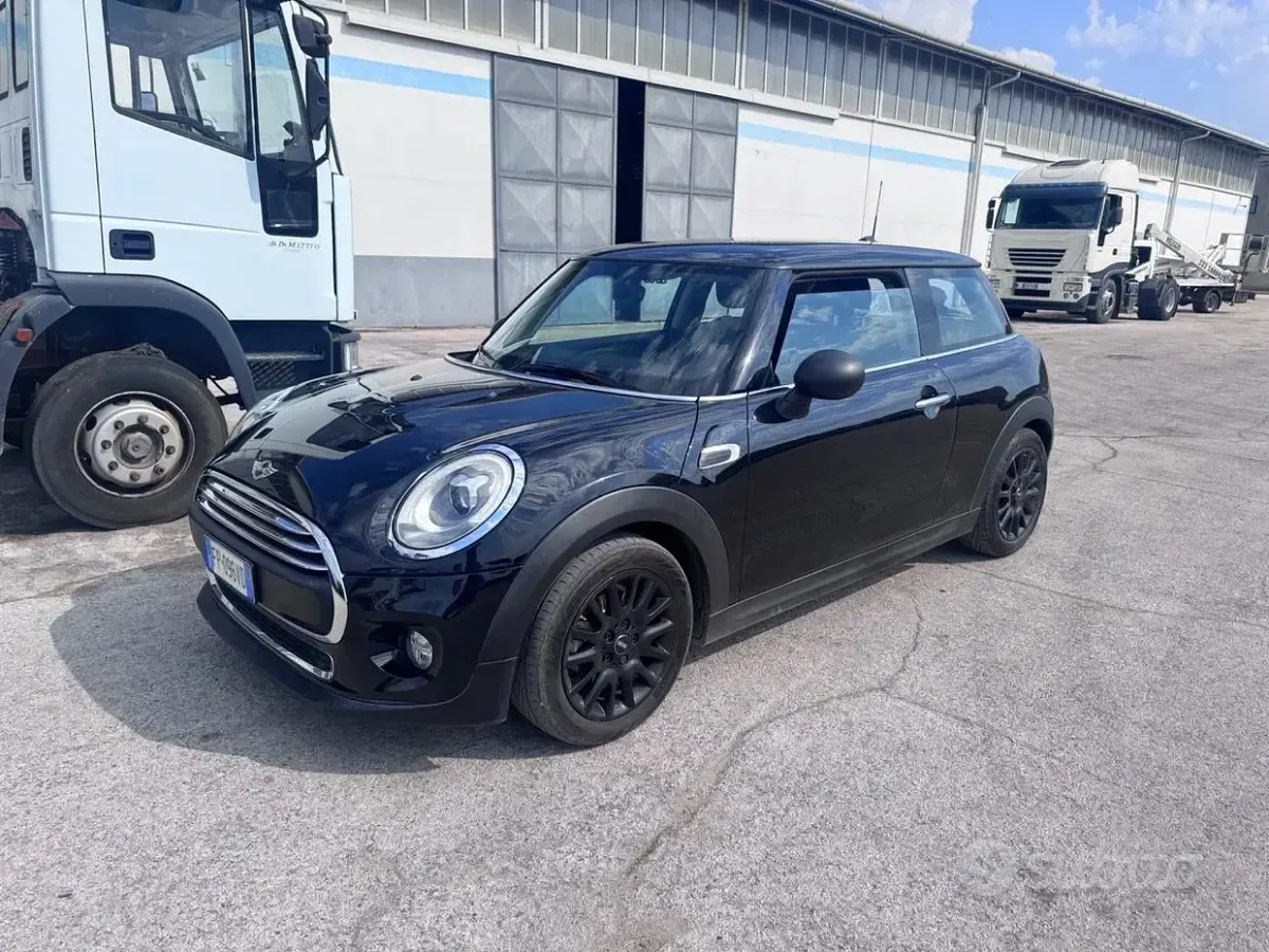 Usata Mini Cooper D Hype 95 CV (69 kW) 2018 Nero Utilitaria