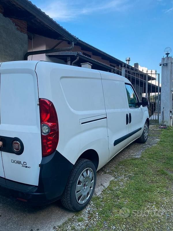 Usata Fiat Doblò 105 CV (77 kW) 2012 Bianco Monovolume