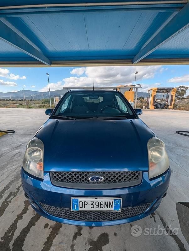 Blu Usata 2008 Ford Fiesta Ghia Due volumi | 2691 € - Immagine 1/4