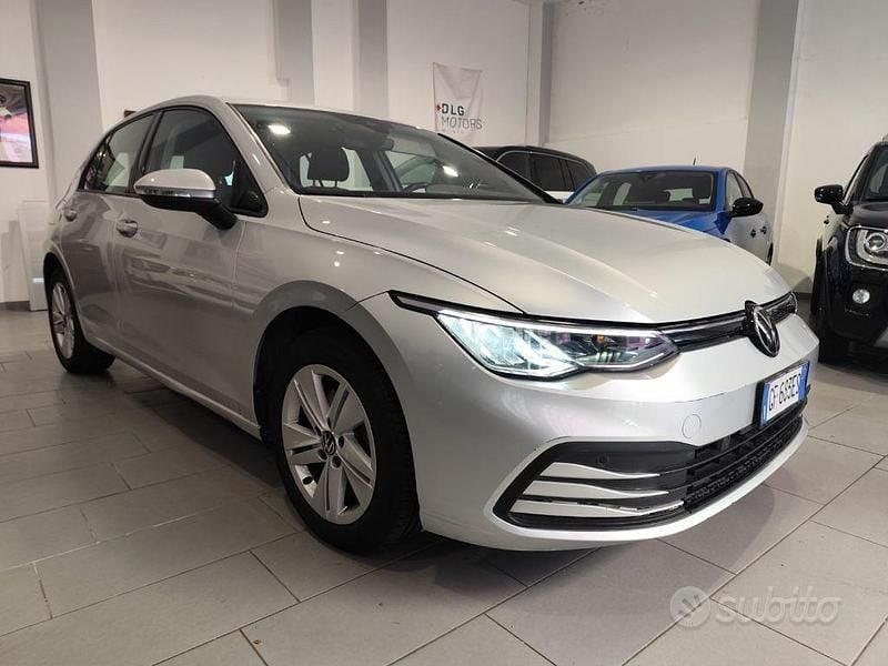 Usata VW Golf VIII Life 131 CV (96 kW) 2021 Grigio Berlina