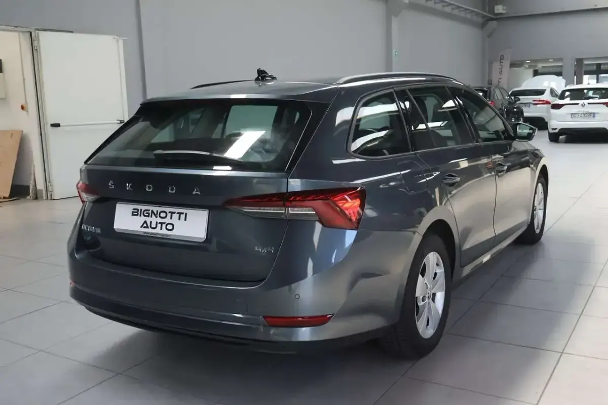 Usata Skoda Octavia Executive 150 CV (110 kW) 2021 Grigio Station wagon