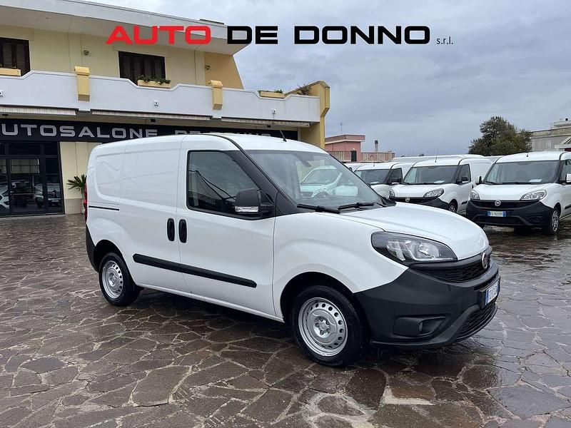 Usata Fiat Doblò 105 CV (77 kW) 2019 Bianco Monovolume