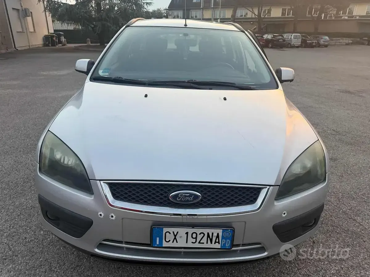 Usata Ford Focus S 90 CV (66 kW) 2005 Grigio Station wagon