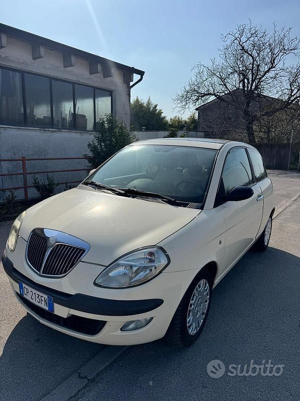 Usata Lancia Ypsilon 80 CV (58 kW) 2003 Bianco Utilitaria