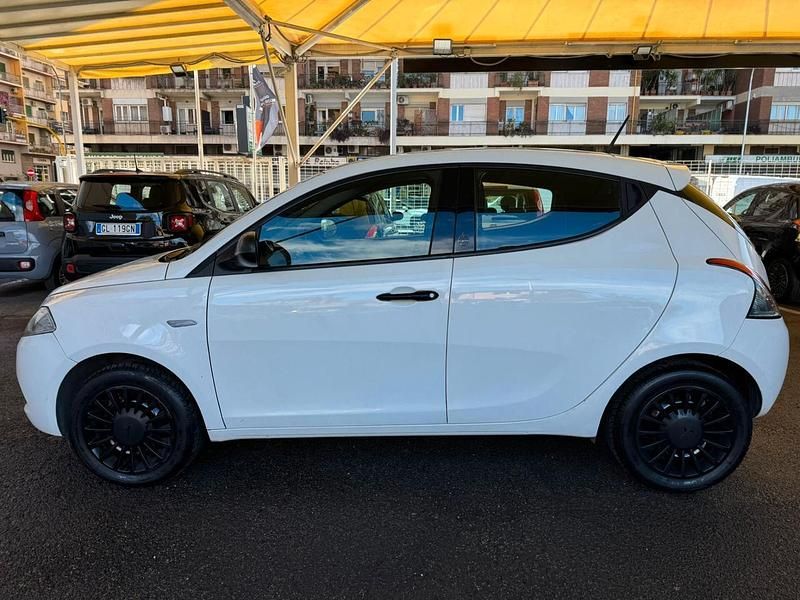 Usata Lancia Ypsilon Silver 69 CV (50 kW) 2021 Bianco Utilitaria