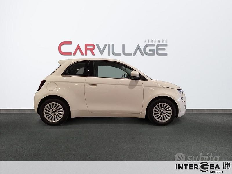 Usata Fiat 500e Action 69 kW (95 CV) 2022 Bianco Berlina