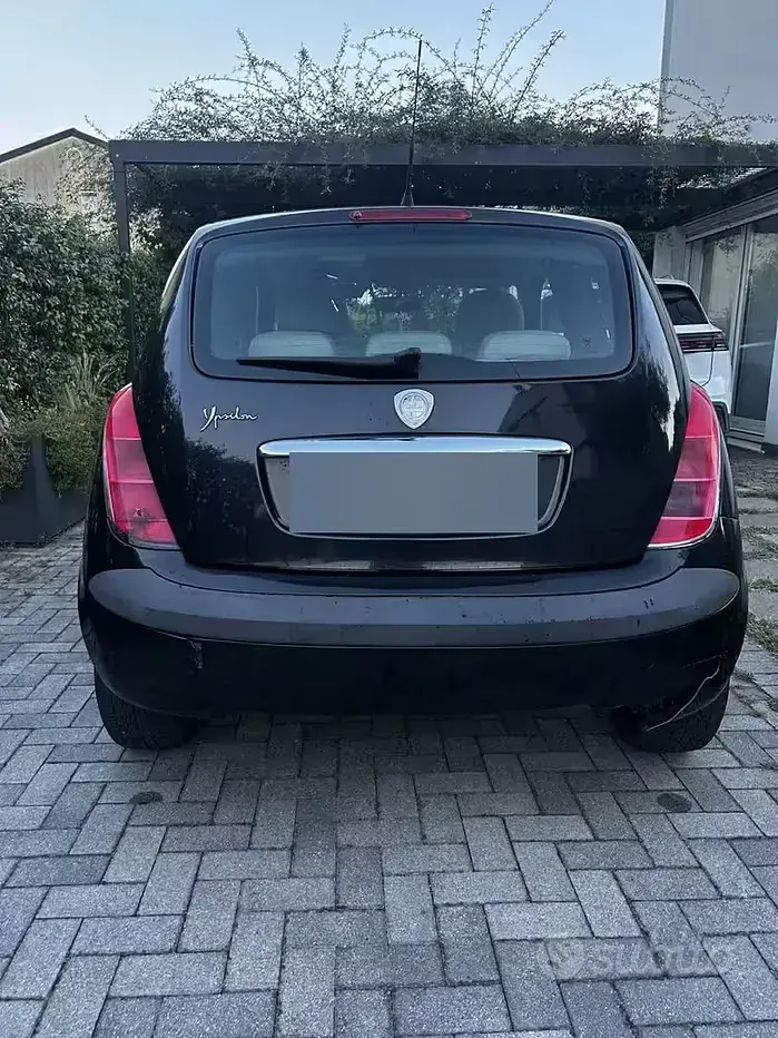 Usata Lancia Ypsilon 60 CV (44 kW) 2005 Nero Utilitaria