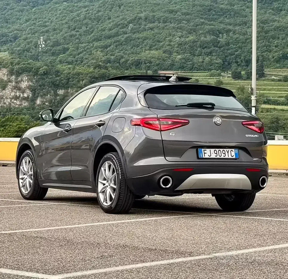 Usata Alfa Romeo Stelvio Executive 210 CV (154 kW) 2017 Nero SUV