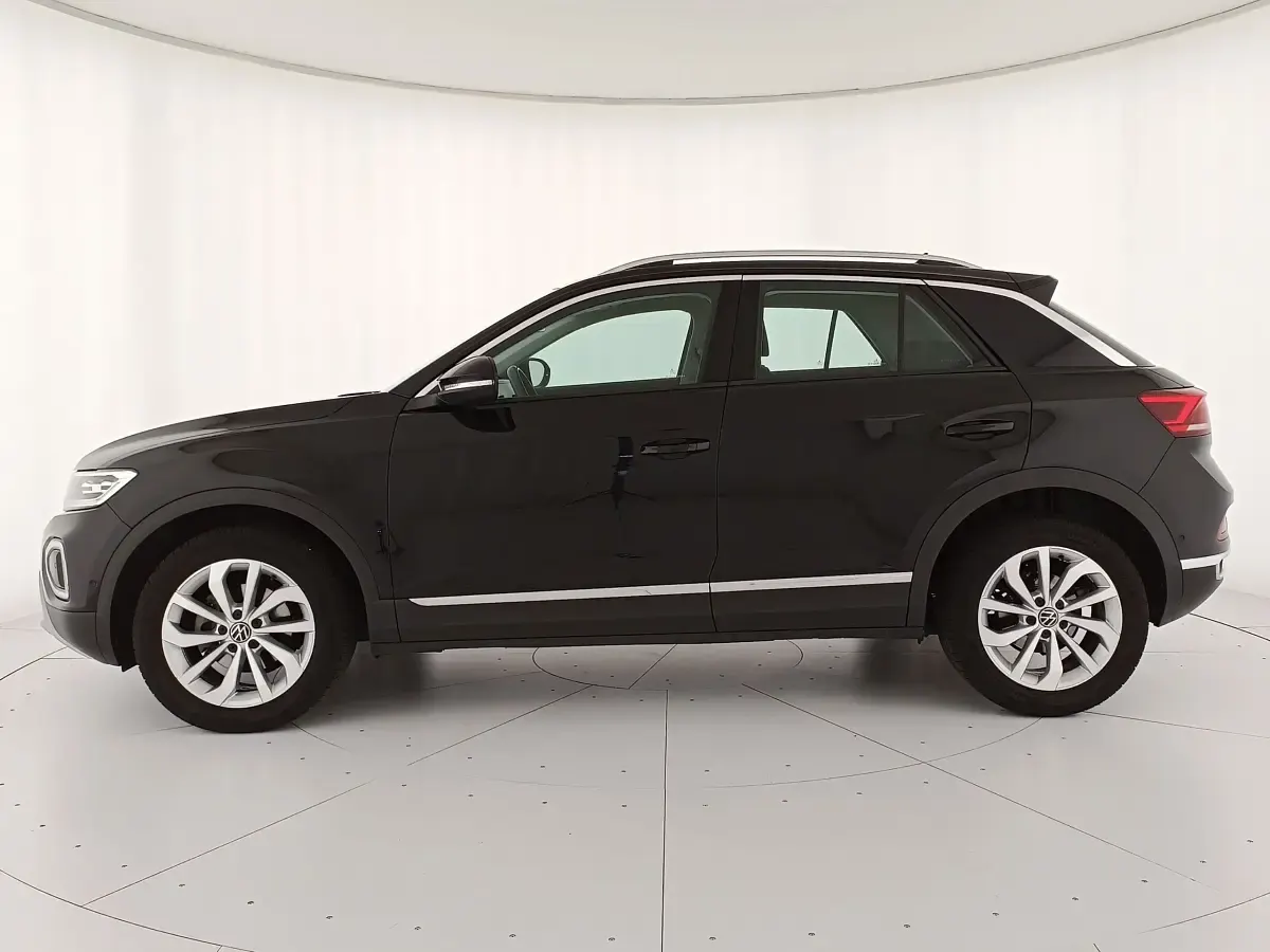Usata VW T-Roc Style 110 CV (80 kW) 2023 Deep black perlato SUV