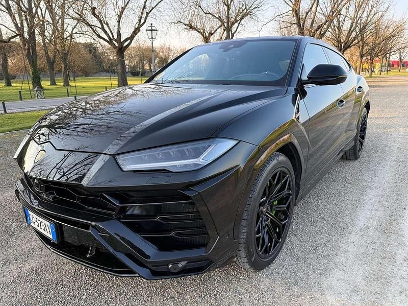 Usata Lamborghini Urus 650 CV (478 kW) 2022 Nero lamborghini no serie SUV