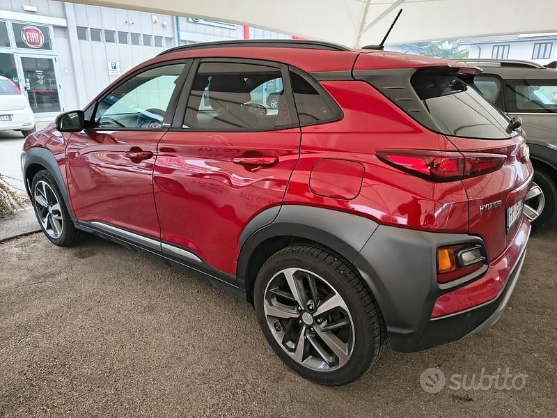 Usata Hyundai Kona Xpossible 119 CV (87 kW) 2018 Rosso SUV