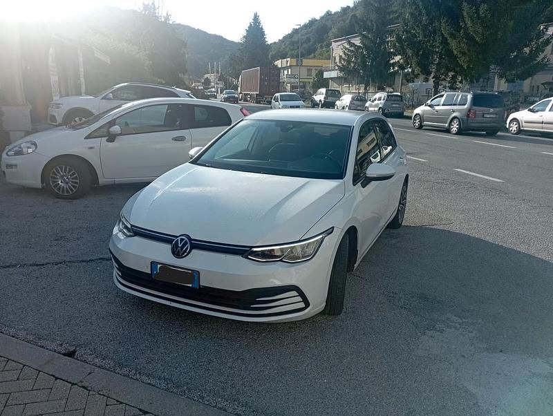Usata VW Golf VIII Life 115 CV (84 kW) 2022 Bianco Berlina
