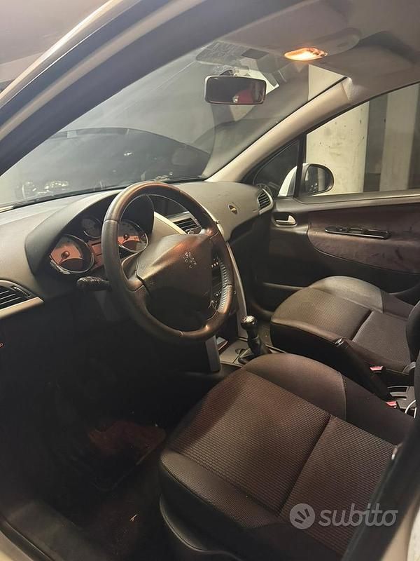 Usata Peugeot 207 70 CV (51 kW) 2012 Bianco Berlina