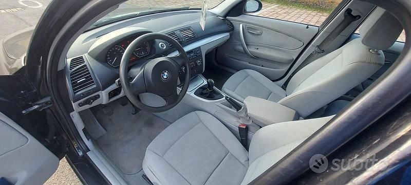 Begagnad BMW 118 2008 Blå Halvkombi