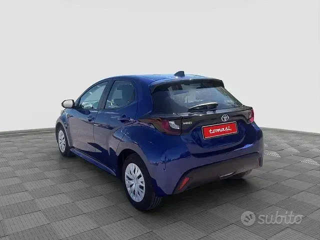 Usata Toyota Yaris Business Edition 72 CV (52 kW) 2022 Dark blue met Utilitaria