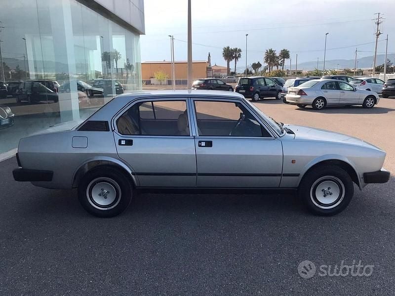 Usata Alfa Romeo Alfetta Quadrifoglio 125 CV (91 kW) 1983 Grigio Berlina