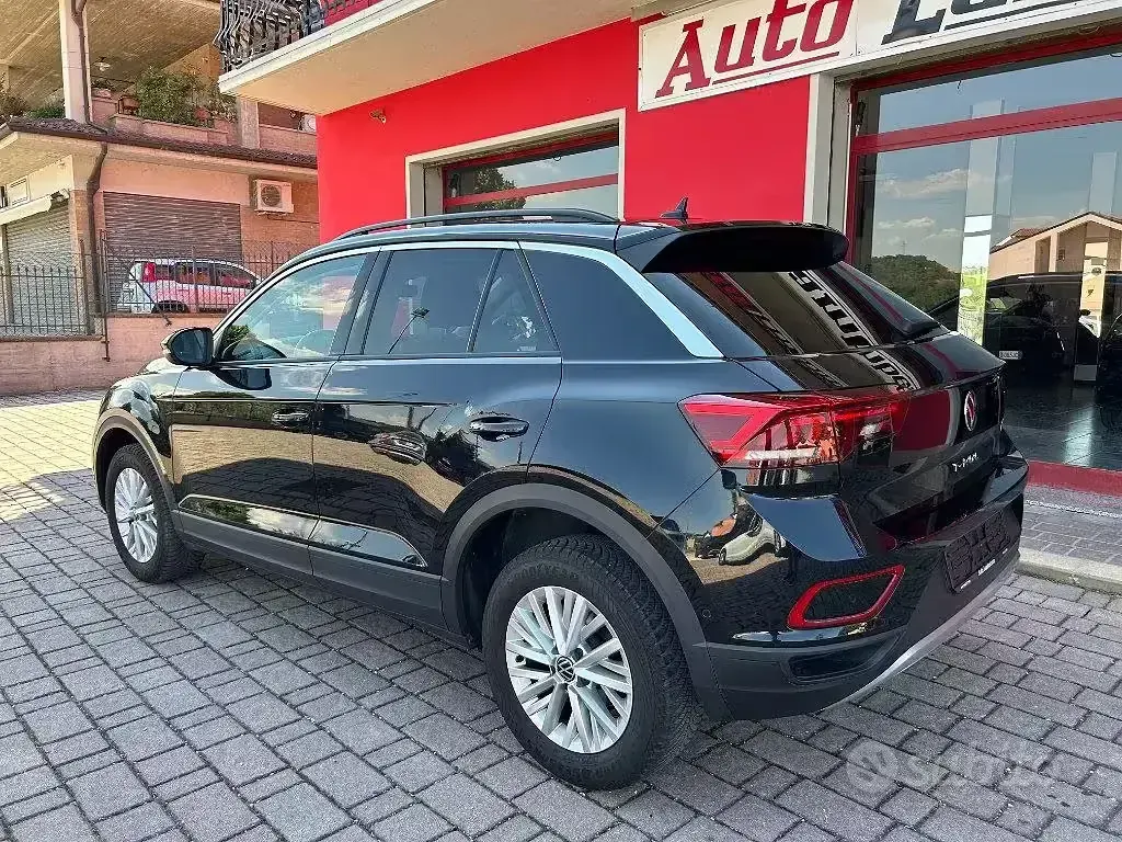 Usata VW T-Roc Life 110 CV (80 kW) 2023 Nero SUV