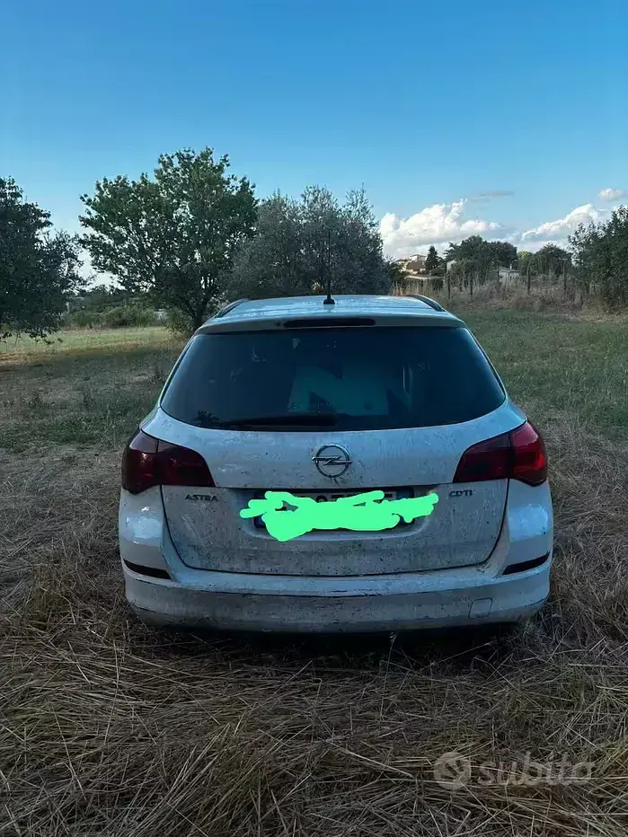 Usata Opel Astra 110 CV (80 kW) 2011 Bianco Station wagon