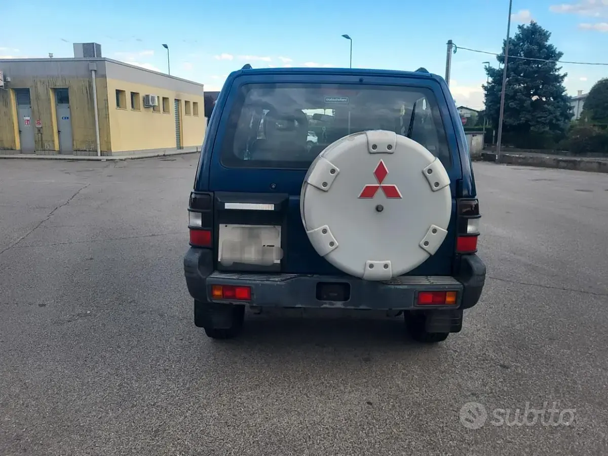 Usata Mitsubishi Pajero 100 CV (73 kW) 2000 Bluazzurro SUV