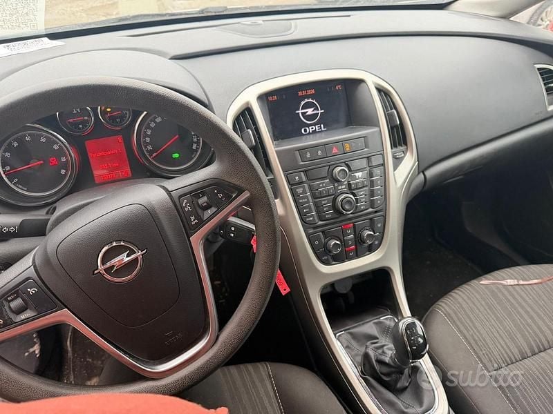 Usata Opel Astra Enjoy 100 CV (73 kW) 2010 Bianco Berlina