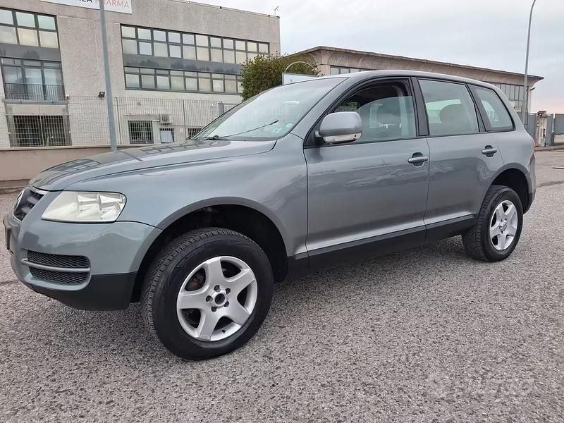 Begagnad VW Touareg Exclusive 174 HK (127 kW) 2006 Grå SUV