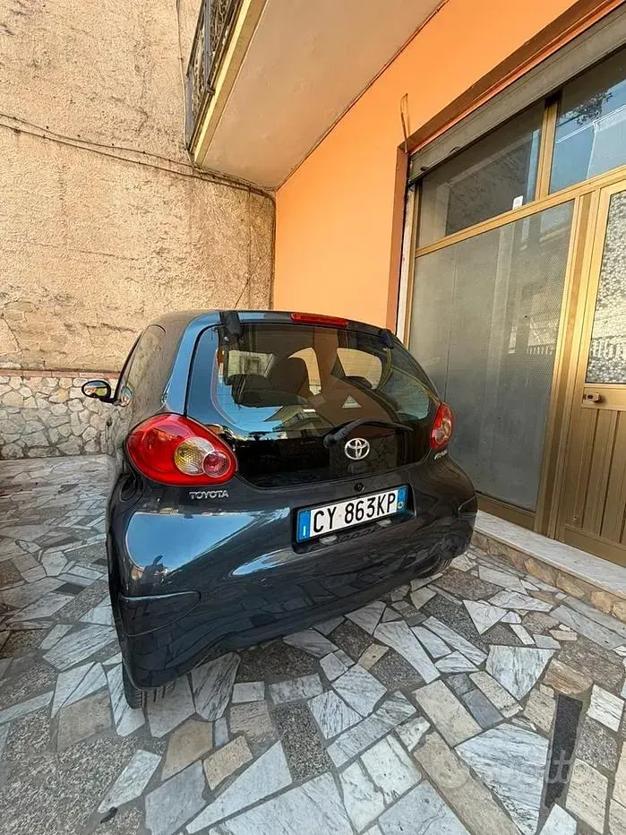 Usata Toyota Aygo 68 CV (50 kW) 2005 Blu Utilitaria