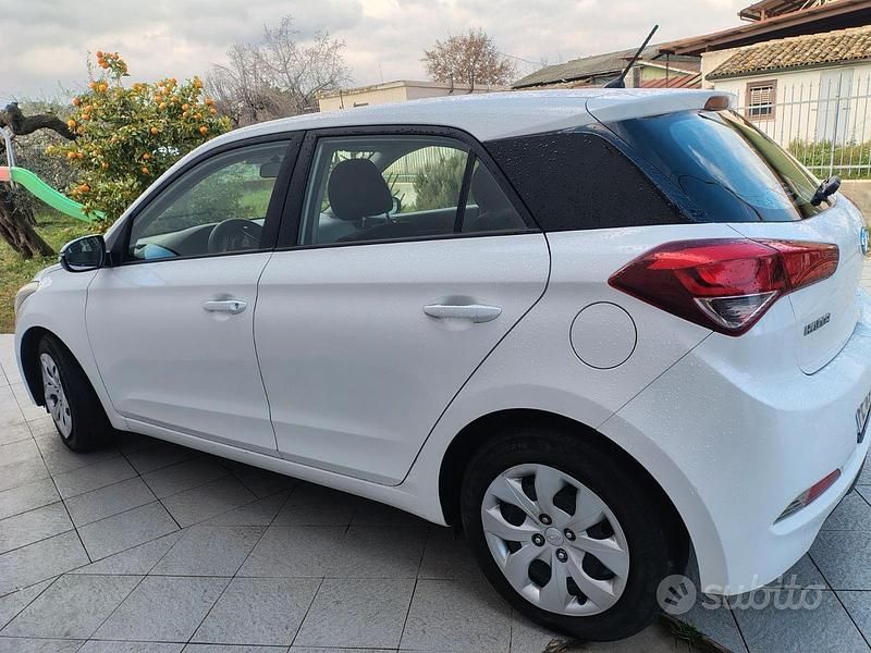 Usata Hyundai i20 Classic 75 CV (55 kW) 2016 Bianco Utilitaria