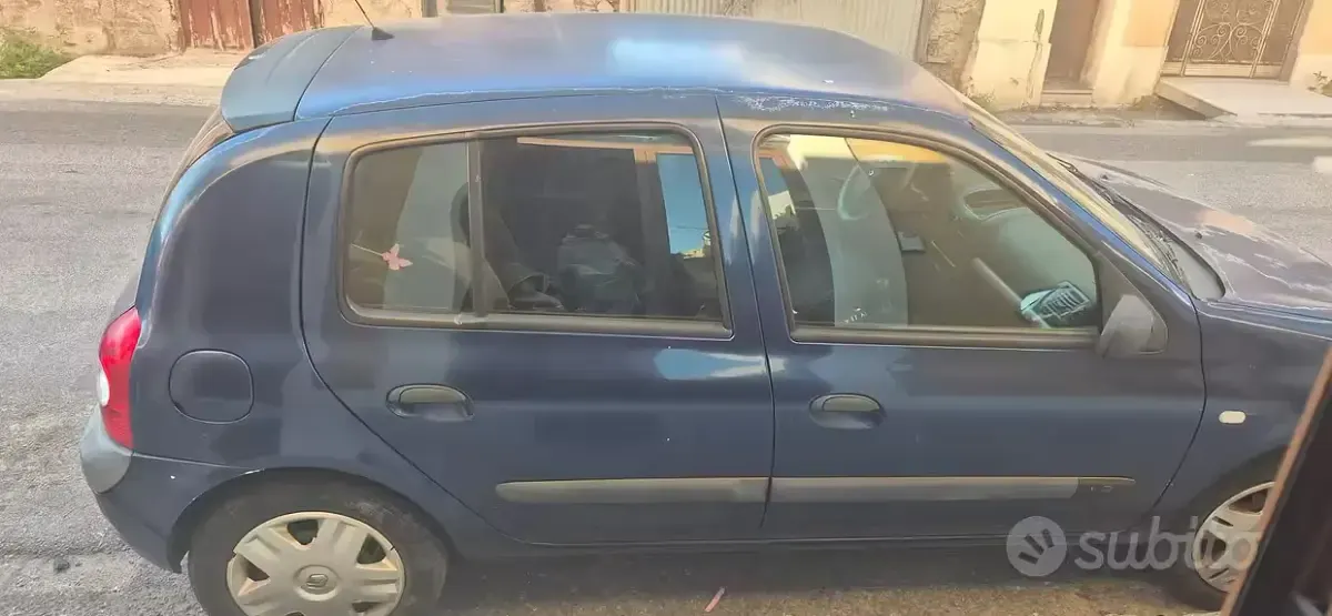 Usata Renault Clio II 48 CV (35 kW) 2003 Blu Utilitaria