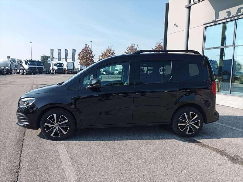 Usata Mercedes 180 Premium 116 CV (85 kW) 2023 Nero loparite met. Berlina