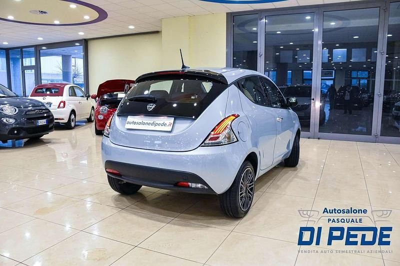 Usata Lancia Ypsilon S 69 CV (50 kW) 2024 Blu/azzurro Utilitaria